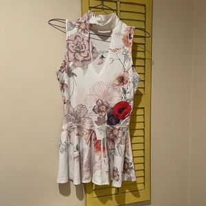 Adorable & Flattering Tank Top!